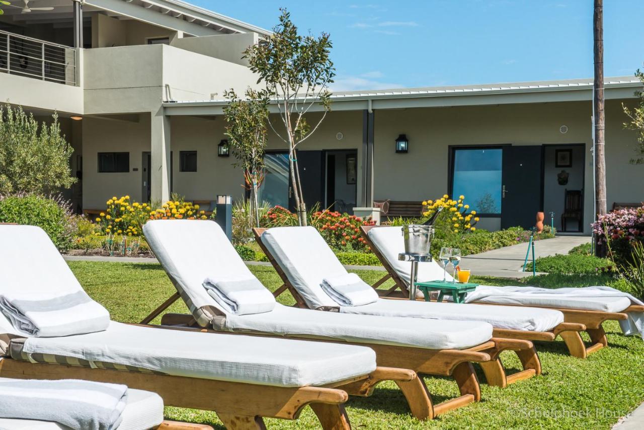 Schulphoek Seafront House Hermanus Kültér fotó The Hotel's pool area